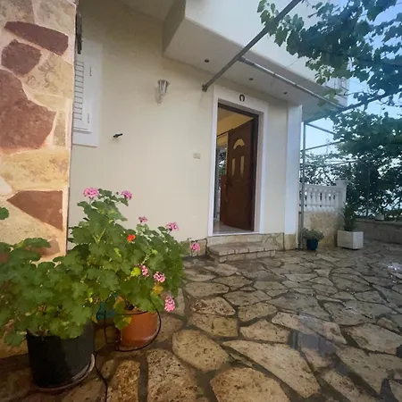 Tatil Evi Miranda's & *