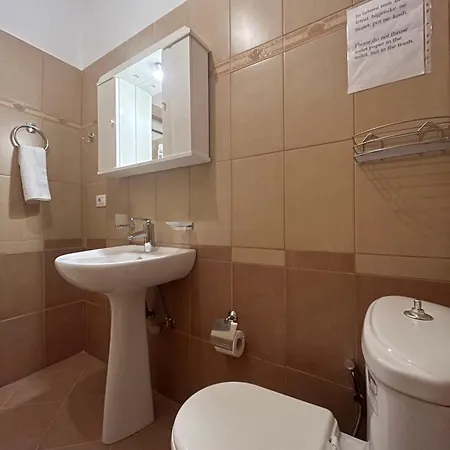 Miranda's & Tatil Evi Saranda