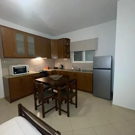 Miranda's & Tatil Evi Saranda