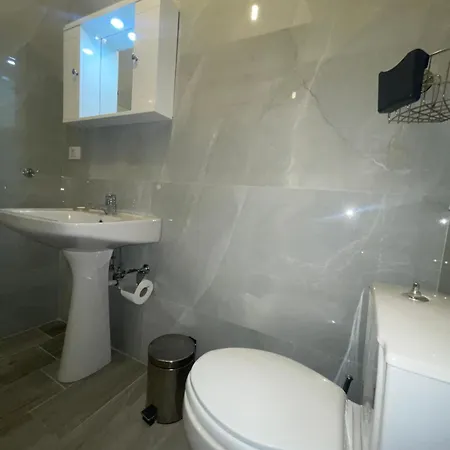 Miranda's & Tatil Evi Saranda